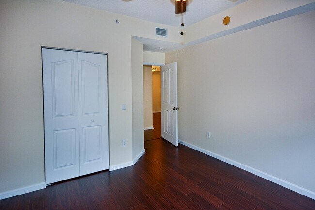 Building Photo - 6203 Myrtlewood Cir W
