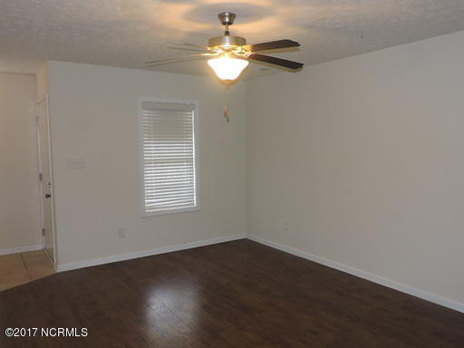 Building Photo - 121 Heather Glenn Cir