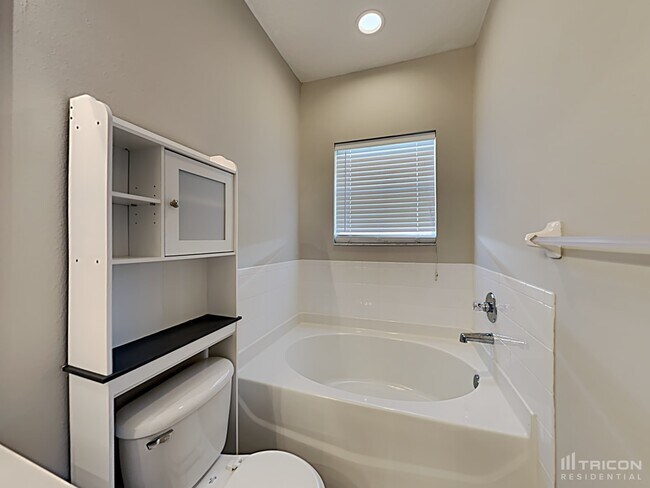 Building Photo - 24409 Breezy Oak Ct
