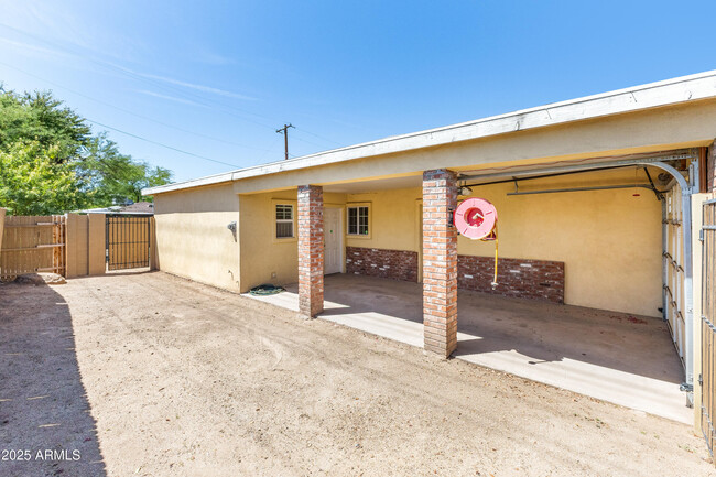Building Photo - 3545 E Flower St