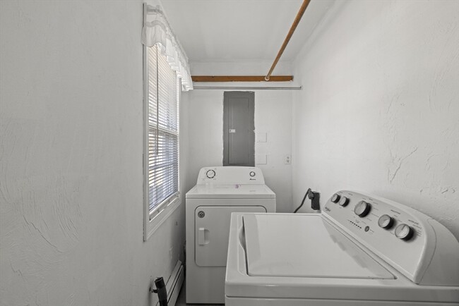 Building Photo - 38 Roosevelt St