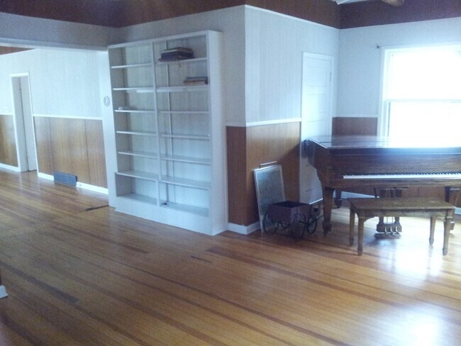 Building Photo - Custom Home, 7th and University