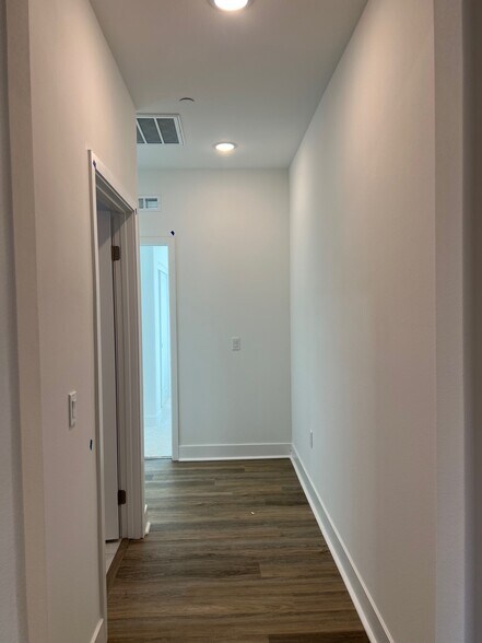 Building Photo - 1840 Vincent Dr