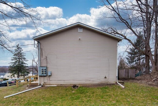 Building Photo - 69 Ives Ct