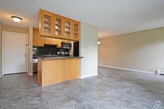 Building Photo - Spacious 3-Bed 1-Bath Condo For Rent in Ea...