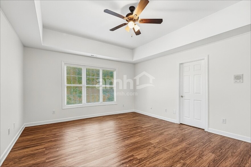 Building Photo - 4030 Belle Meade Cir