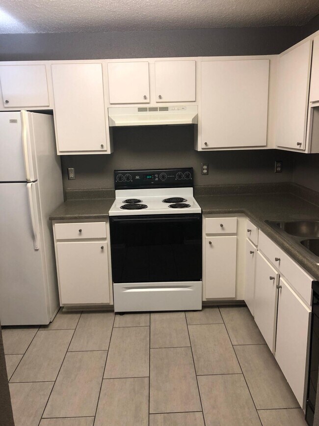 Building Photo - 16955 Toronto Ave SE