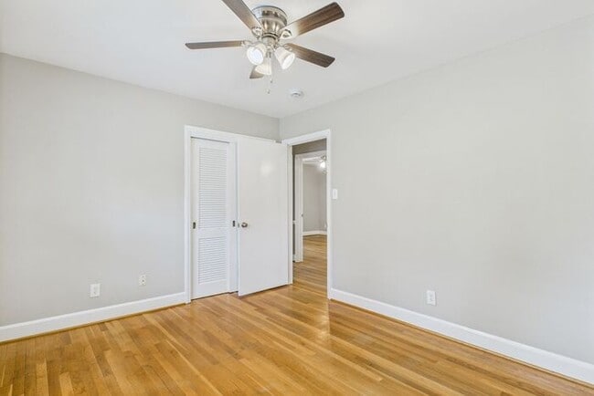 Building Photo - Large Home in Guilford Hills, Hardwood Flo...
