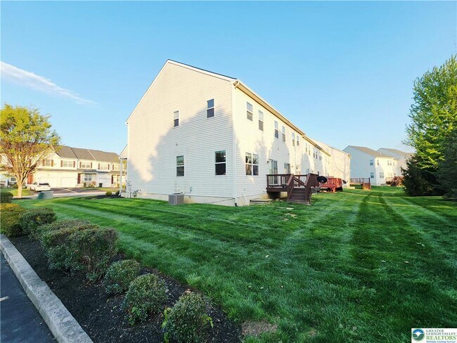 Building Photo - 937 King Way