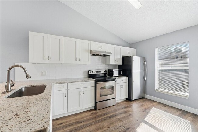 Building Photo - 3651 N Goldenrod Rd