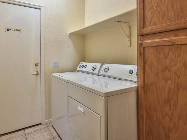 Building Photo - Beautiful Lakefront Home in Ocotillo Lakes...