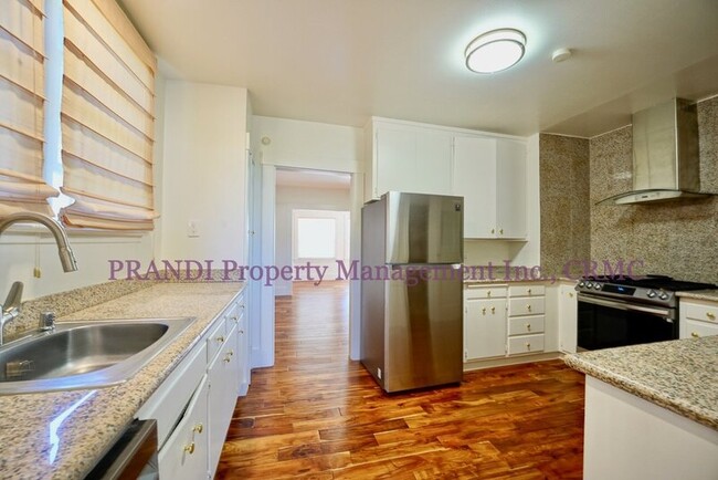 Building Photo - 13 Maple Ave