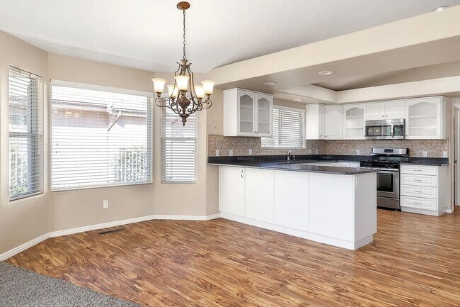 Building Photo - Spacious 3-Bedroom Home with Incredible Garage & Prime Location!