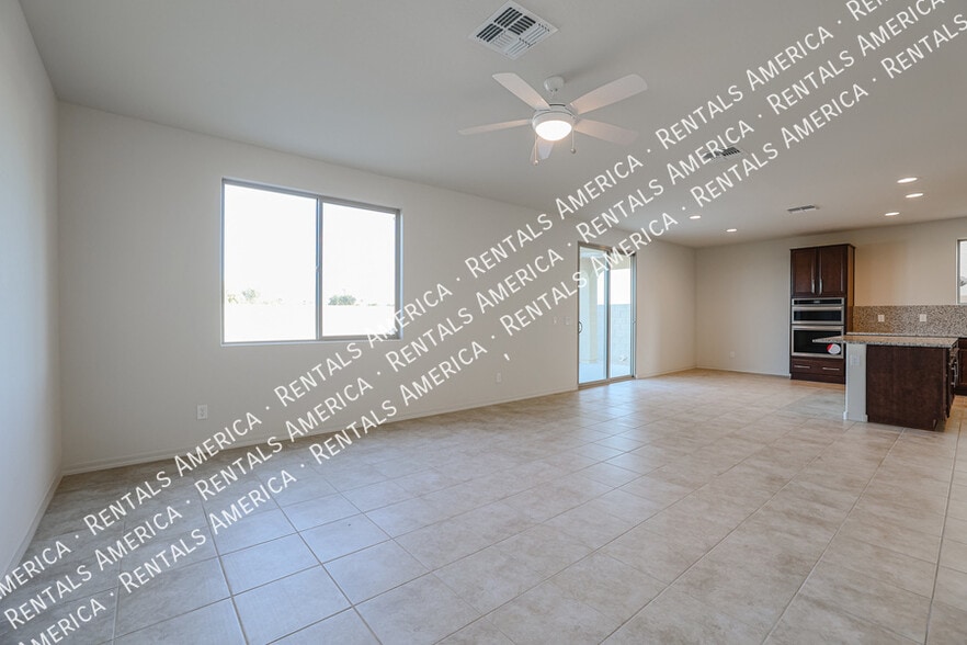 Building Photo - 5625 N 87th Dr