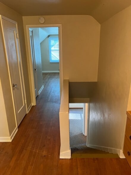 Upstairs Bed - 01 - 442 NW 30th St