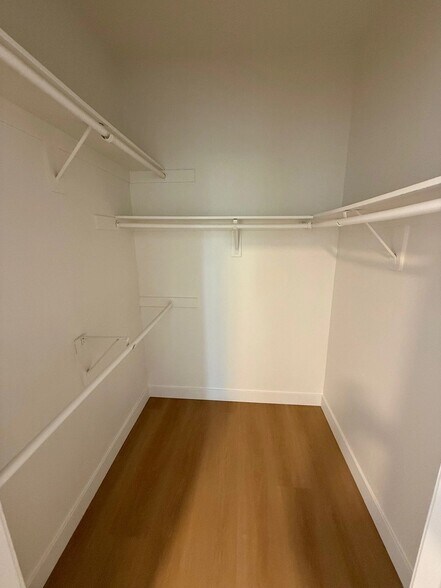 Building Photo - 15507 Moorpark St