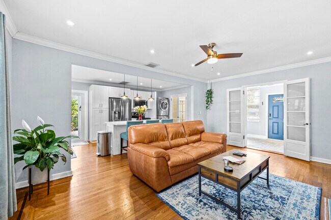 Primary Photo - 3201 Poinsettia Ave