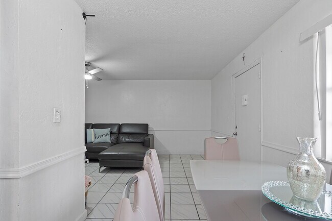 Building Photo - 6620 W 2nd Ct