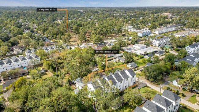 Building Photo - 905 Woodcrest Dr