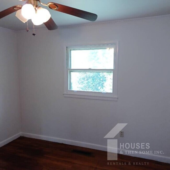 Building Photo - 136 Forest Hills Dr