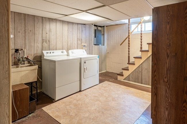 Building Photo - 2123 Lawndale Ave