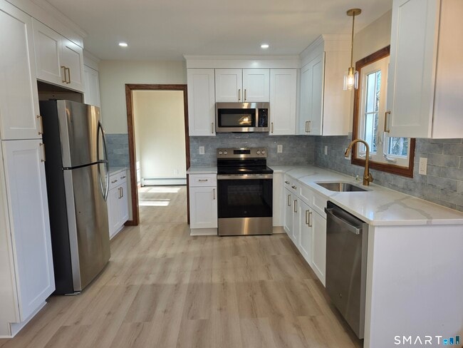 Building Photo - 29 Brook Pine Dr