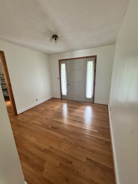 Building Photo - 432 Menees Ln