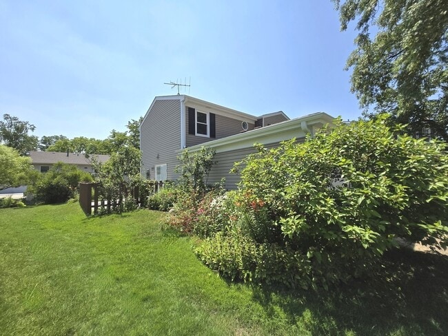 Building Photo - 4946 Somerton Dr