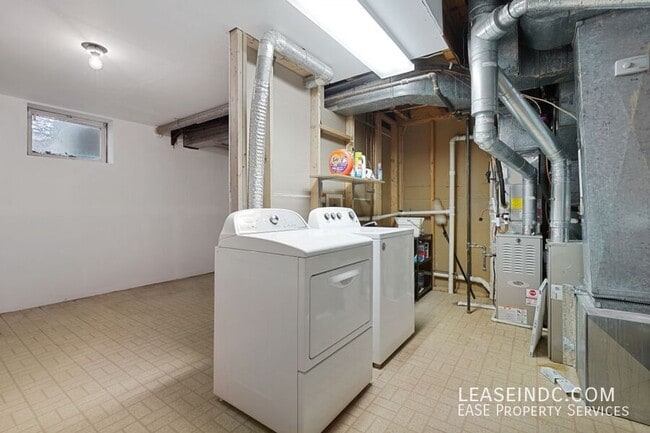 Building Photo - 3204 Ellicott St NW