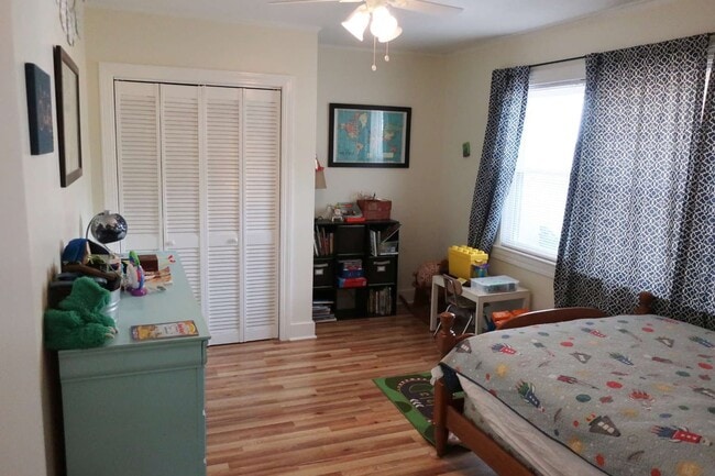 Building Photo - 2102 E 37th St