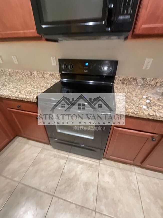 Building Photo - 24531 W Mobile Ln