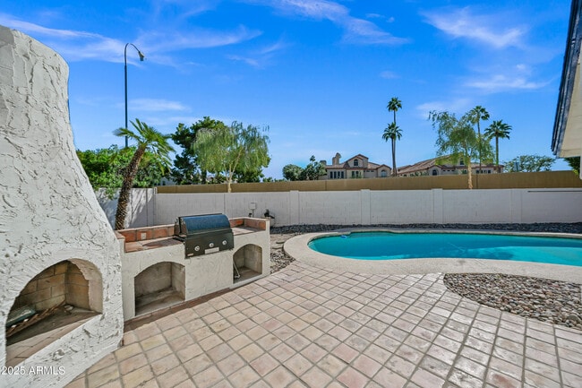 Building Photo - 7725 E Rovey Ave