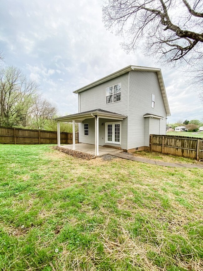 Building Photo - Beautifully renovated 3BR/2BA in Maryville