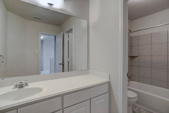 Building Photo - 9960 Hyacinth Way