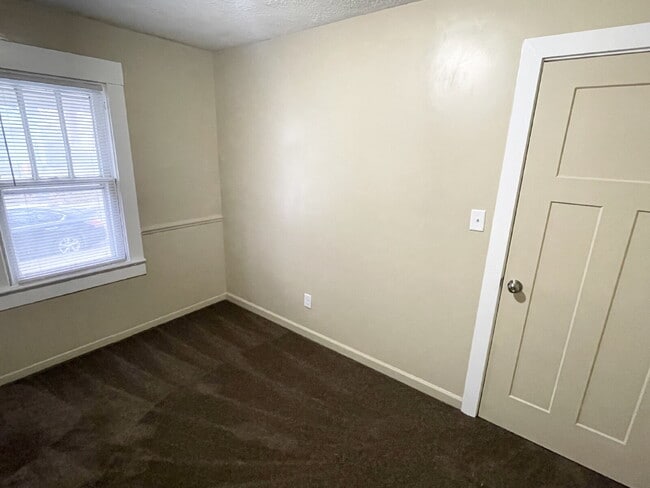 Building Photo - 4 Bedroom Home with covered front porch