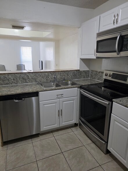 Kitchen - 1206 Seaview