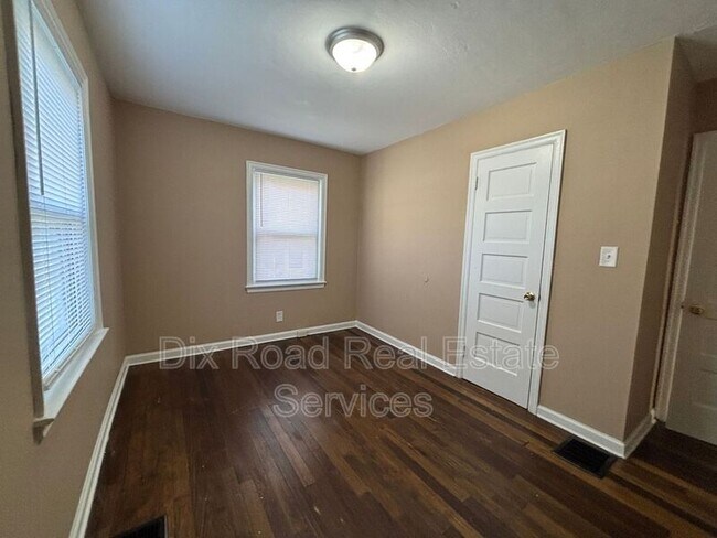Building Photo - 713 Verona Rd