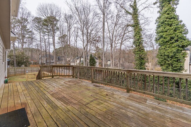 Building Photo - Welcome to this stunning 4-bedroom, 3-bathroom home located in the vibrant neighborhood of Kriste...