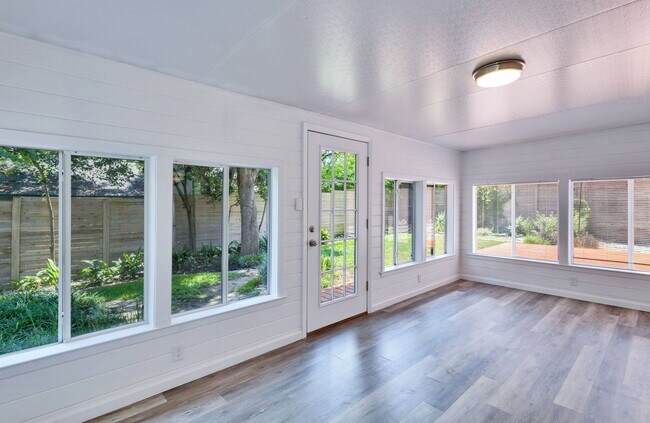 Building Photo - 2815 Inridge Dr