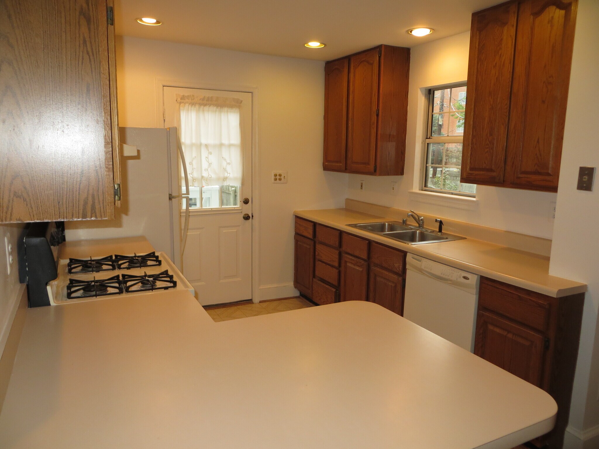 Kitchen - 112 N Peyton St