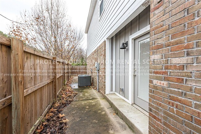 Building Photo - 1374 N Corsica Dr