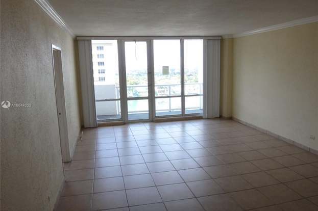 Building Photo - 5601 Collins Ave