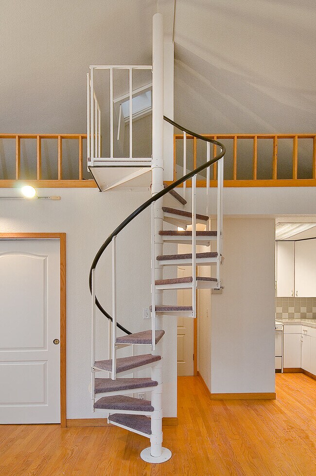 Building Photo - 3 Home Pl E