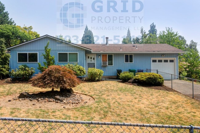 Building Photo - 3 Bedroom Ranch in Milwaukie