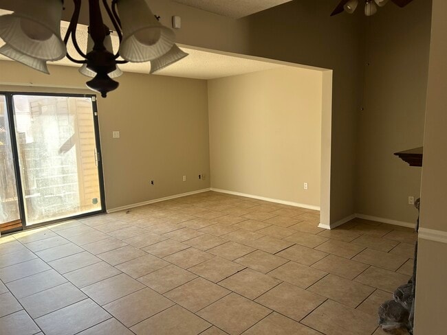 Building Photo - 5666 Encino Cove