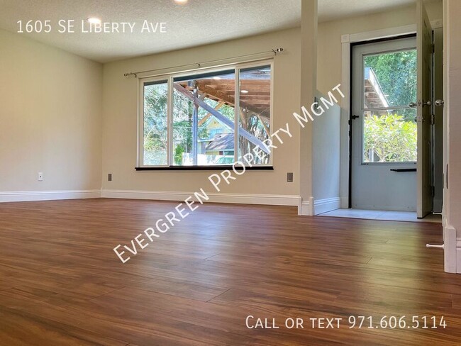 Building Photo - Bright & Spacious 3BR/2BA Home with Ample ...