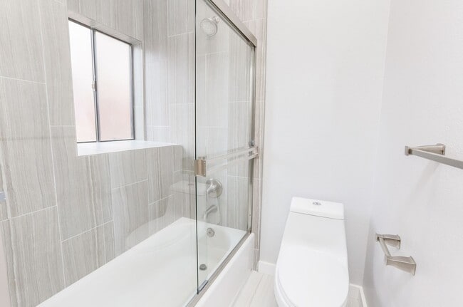 Building Photo - 2 Bed / 2.5 Bath pet friendly condo near downtown San Carlos with two parking spaces. YouTube tour!