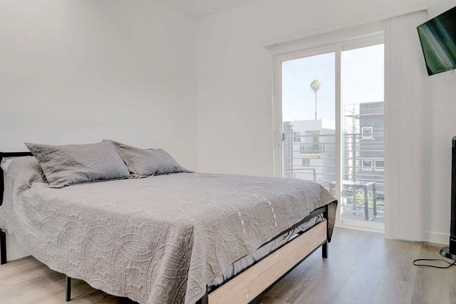 Building Photo - 1875 W 20th St