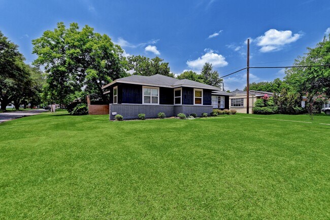 Building Photo - 5146 Stuyvesant Ln