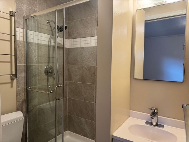 Building Photo - CLICK "REQUEST A TOUR" NOW!